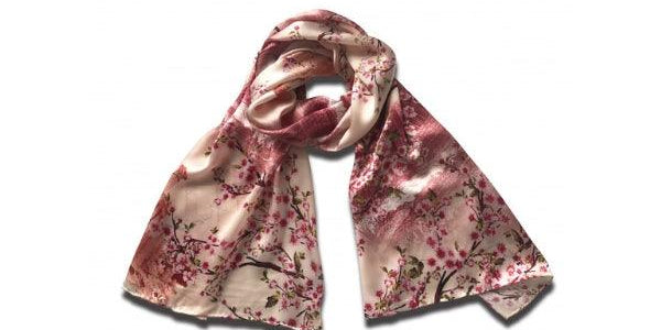 8 façons de porter le foulard en soie